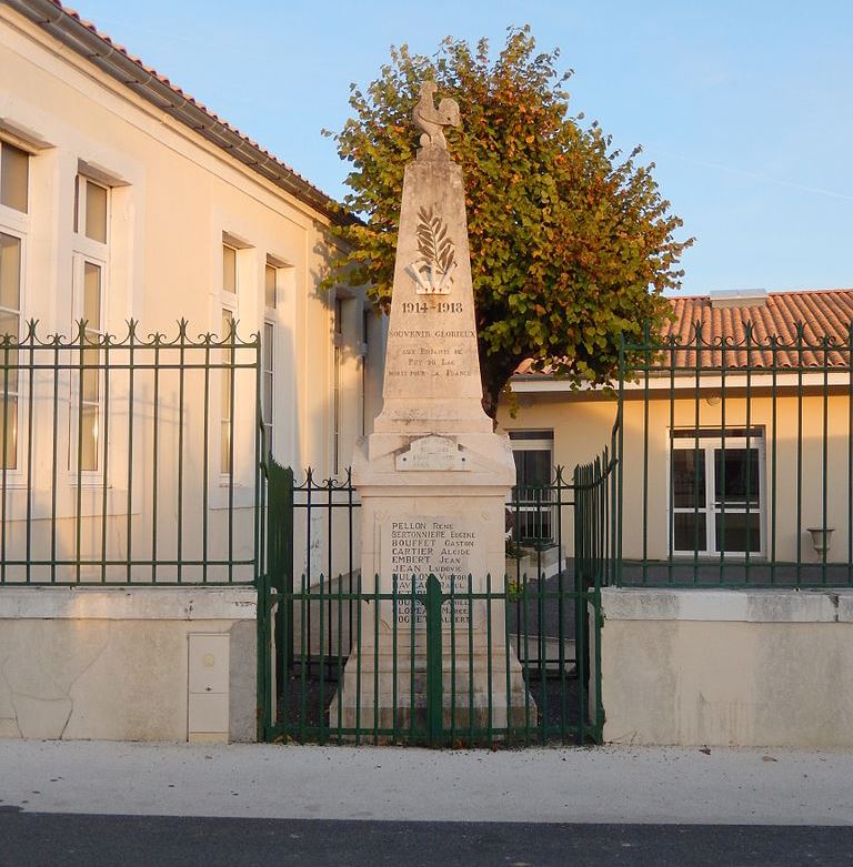 Oorlogsmonument Puy-du-Lac #1