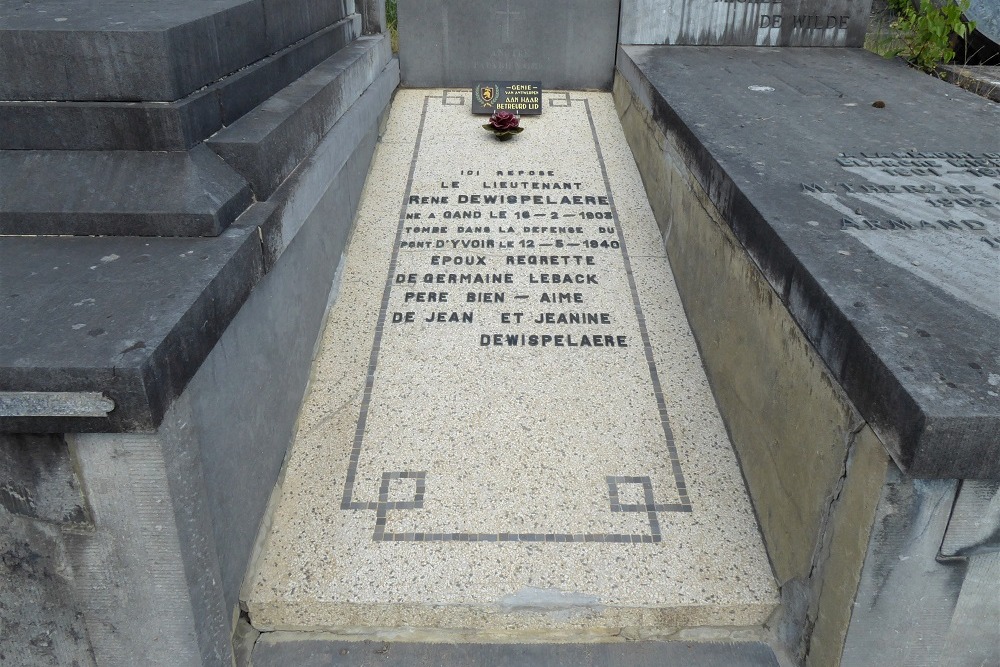 Belgische Oorlogsgraven Yvoir #3