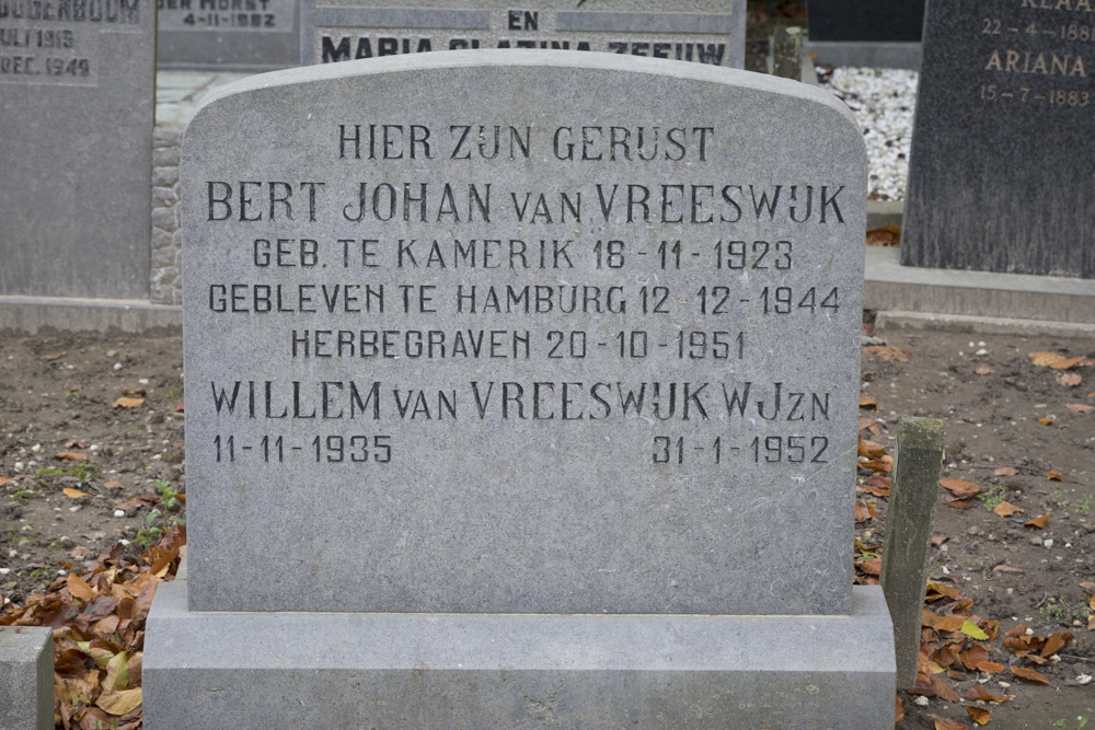 Dutch War Grave Churchyard Kamerik #1