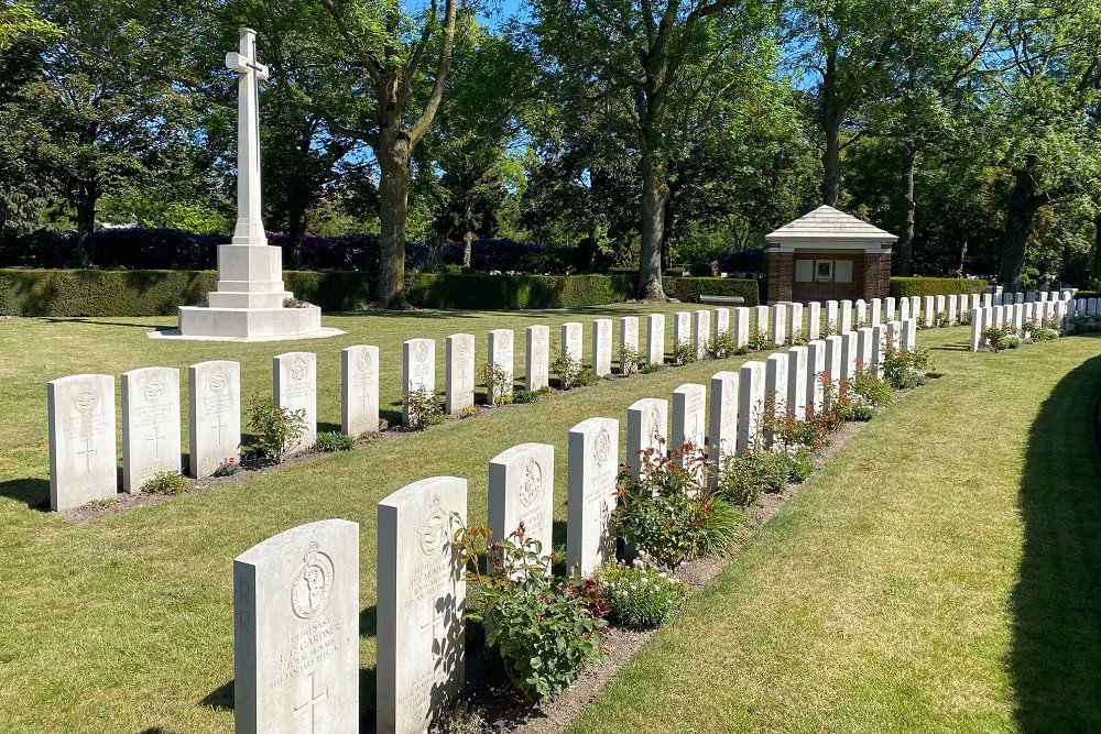 Oorlogsbegraafplaats van het Gemenebest Eindhoven-Woensel #4