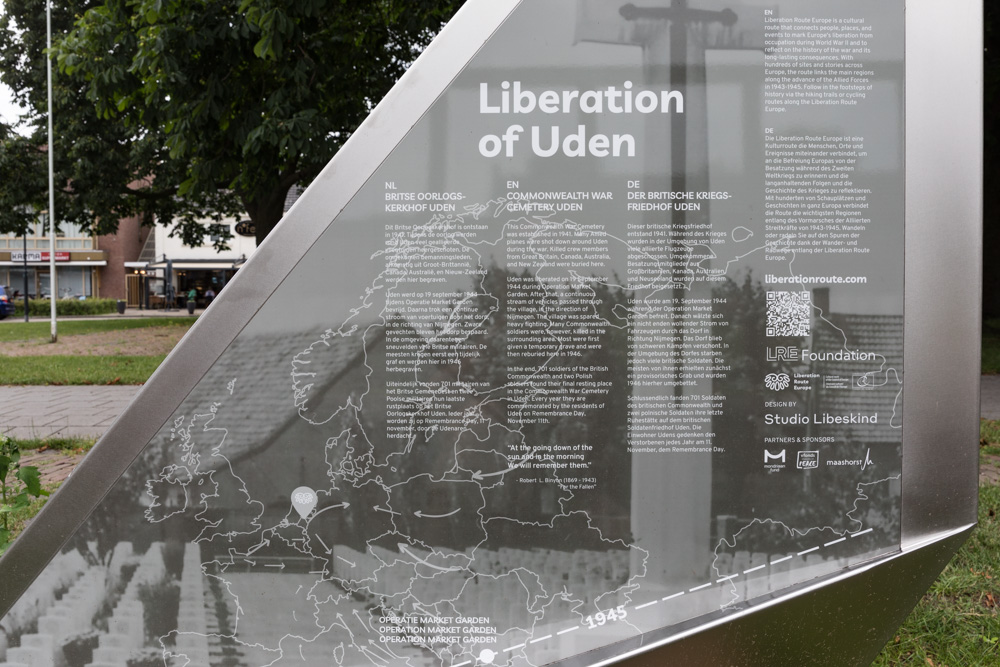 Vector of Memory: Commonwealth War Cemetery in Uden #2