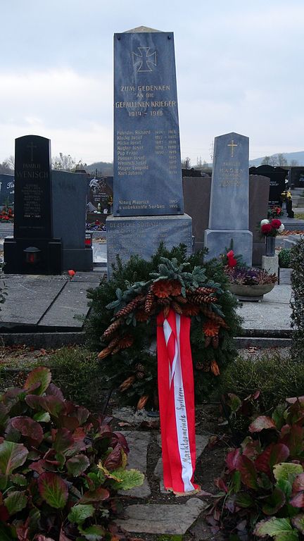 War Memorial and Graves Spillern