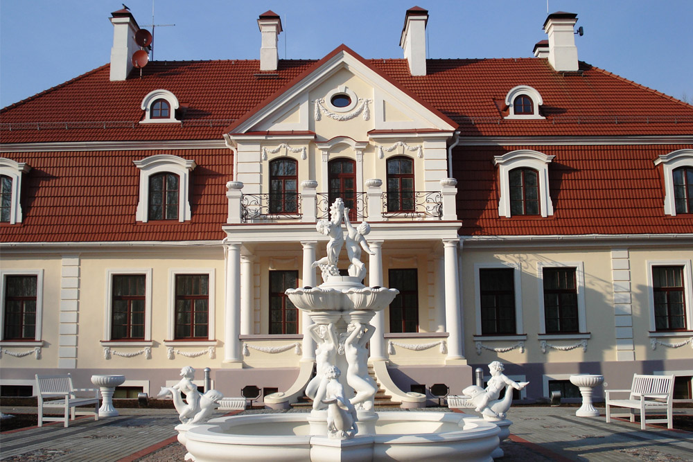 Svente Manor and the Museum of Military Vehicles