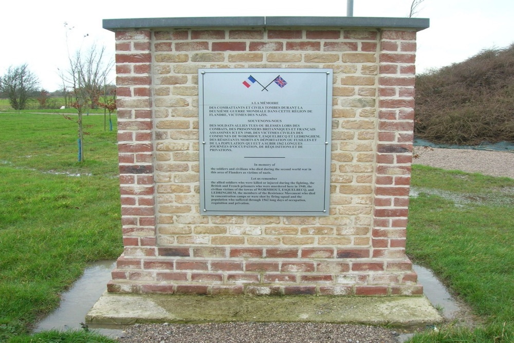 La Plaine au Bois Memorial Site - War Memorial - Esquelbecq