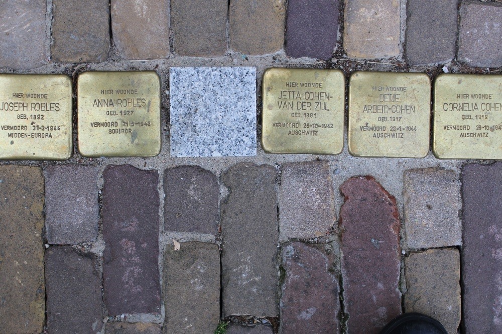 Stolpersteine 's Gravenhekje 6 #1