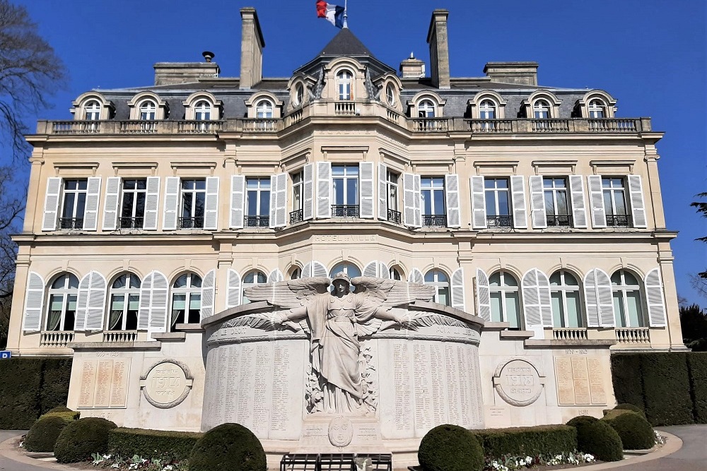 Oorlogsmonument pernay #1