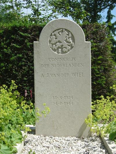 Dutch War Graves Hardinxveld-Giessendam #1