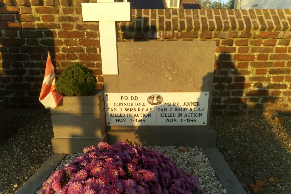 Commonwealth War Graves Roman Catholic Churchyard Linne #4