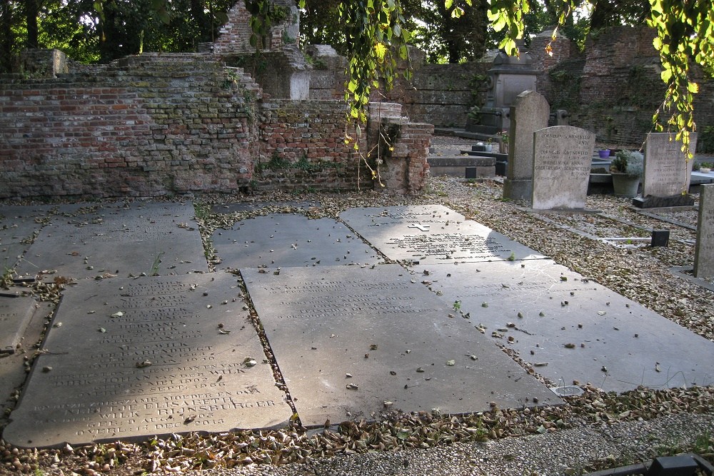 Dutch War Grave Dutch Reformed Cemetery Warmond #3