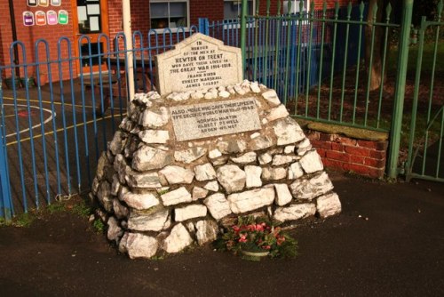 Oorlogsmonument Newton on Trent #1