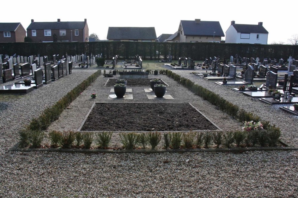 Mass Grave Victims of Bombing Municipal Cemetery Montfort #5