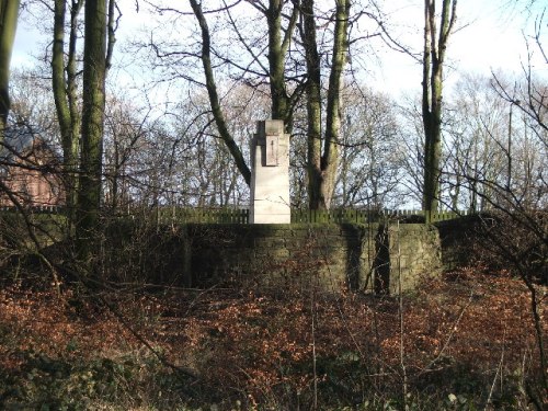 Oorlogsmonument Farnley #1