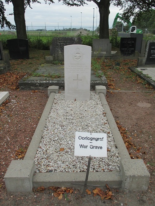 Commonwealth War Grave General Cemetery Winsum #3