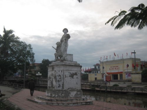 Monument Vietnam-oorlog Kim Son #1