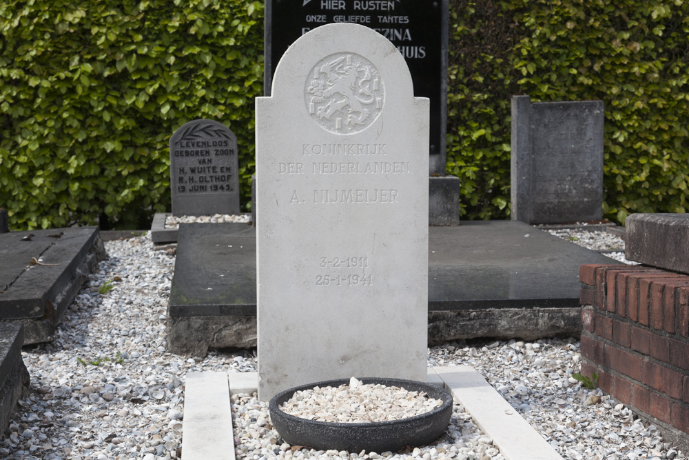 Dutch War Graves Generalal Cemetery Vriezenveen #1