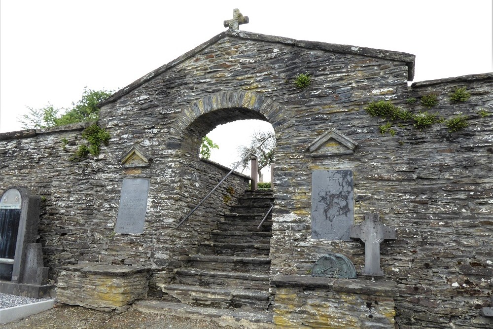 Portico Old Military Cemetery Saint-Mdard #1