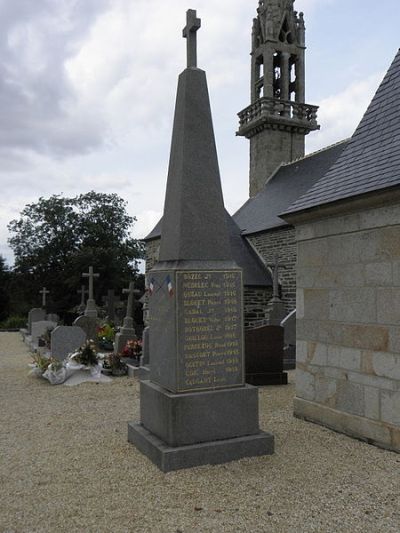War Memorial Saint-Coulitz #1
