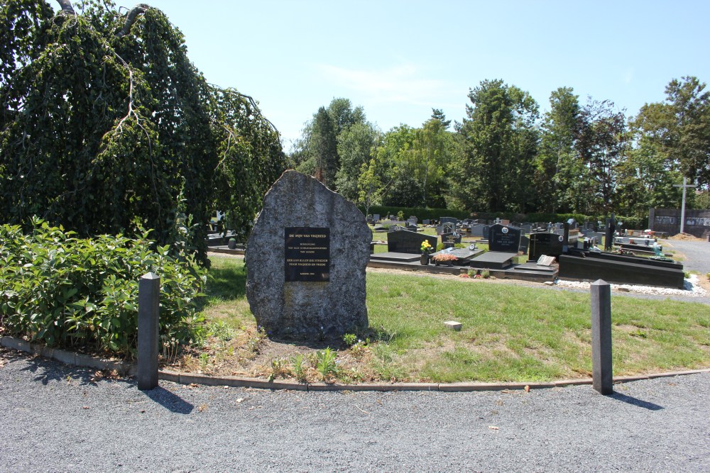 Oorlogsmonument Begraafplaats Laarne #1