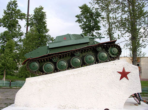 Bevrijdingsmonument (T-70 Tank) Yezyaryshcha #2