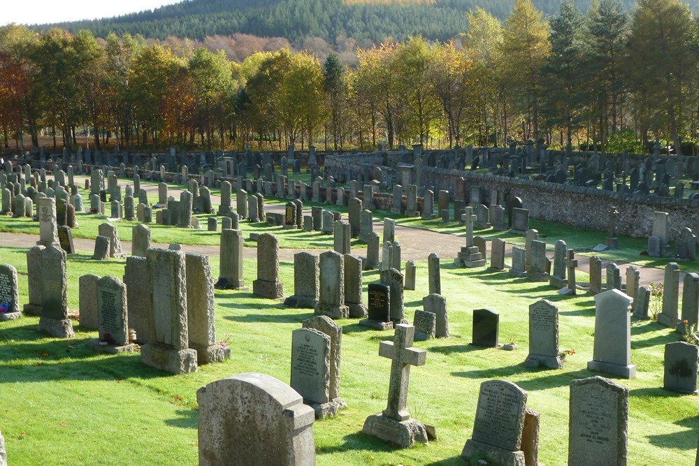 Commonwealth War Graves Banchory Ternan Parish Churchyard