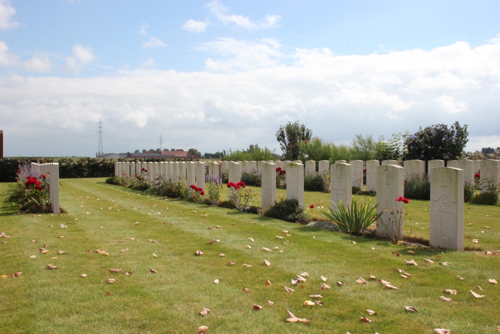 Commonwealth War Cemetery Track 