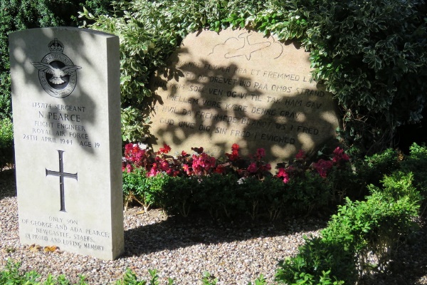 Oorlogsgraf van het Gemenebest Omø By Kerkhof