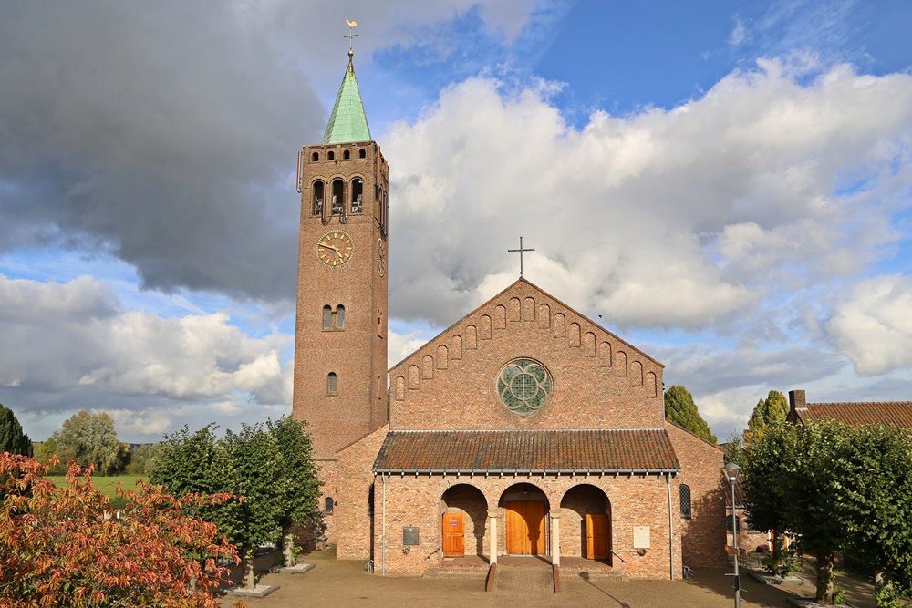 Information Centre: The Poles of Driel #5