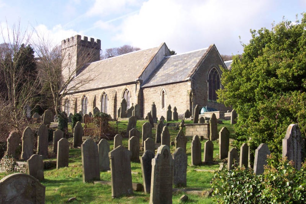 Commonwealth War Graves St. Cattwg and St. Illtyd Churchyard