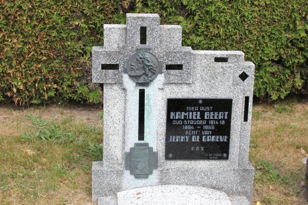 Belgian Graves Veterans Lotenhulle #3