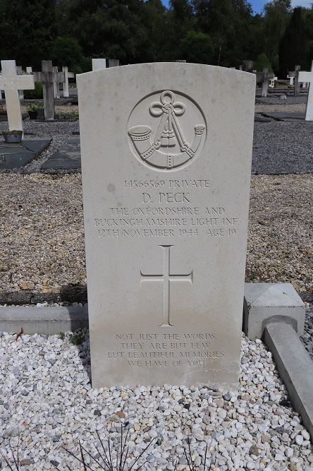 Commonwealth War Graves Budel-Dorplein #2
