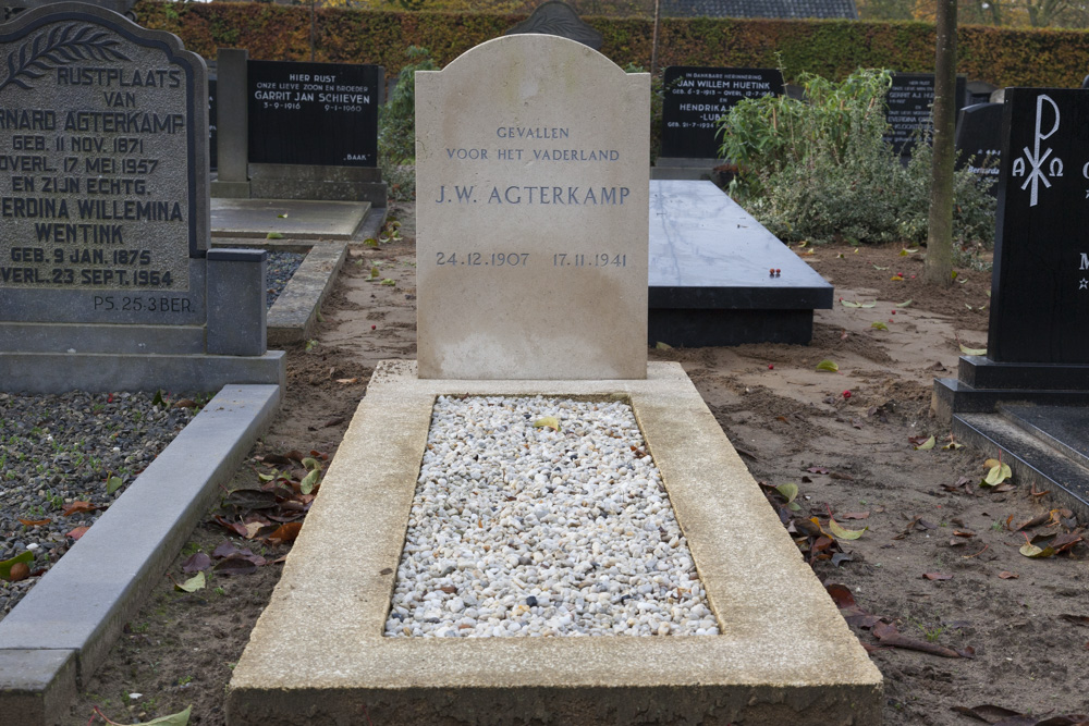 Grave Resistance Fighter General Cemetery Steenderen #2