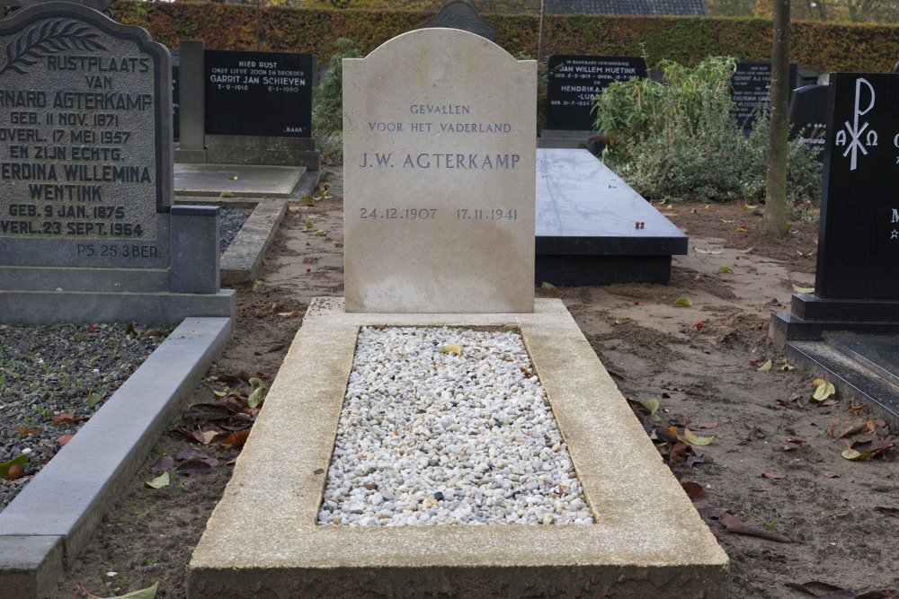 Grave Resistance Fighter General Cemetery Steenderen #2