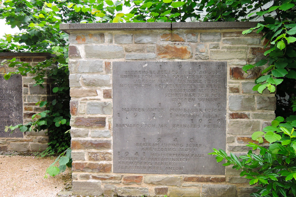 War Memorial Dernau #3