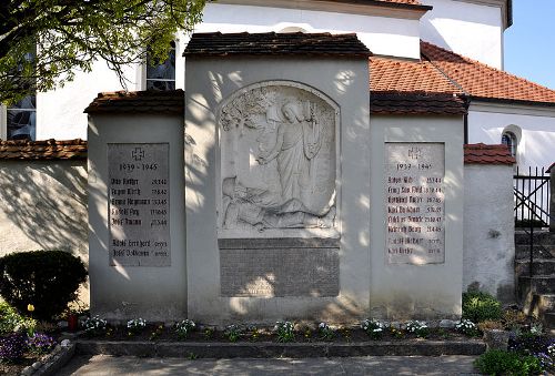 Oorlogsmonument Katholieke Begraafplaats Bavendorf #1