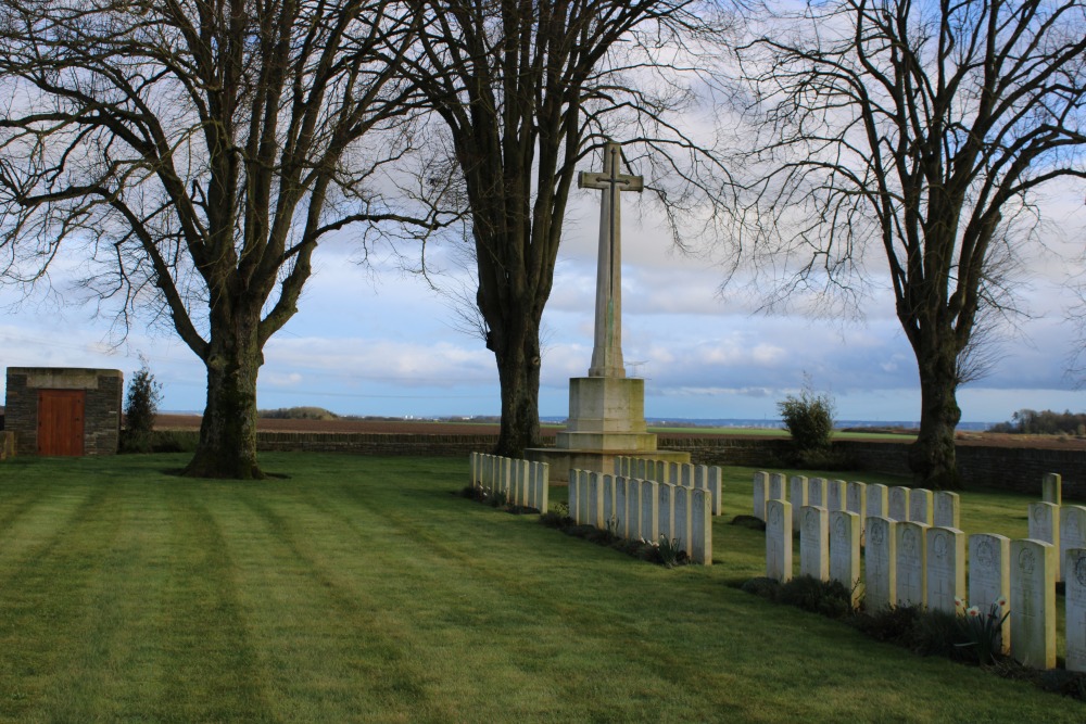 Commonwealth War Cemetery Vignacourt #4