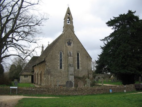 Oorlogsgraf van het Gemenebest St. Peter Churchyard #1