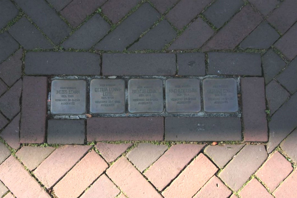 Stumbling Stones Voorstraat 18