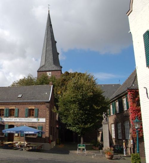 Oorlogsmonument Kaster #2