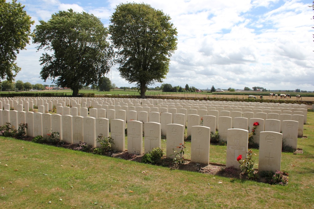 Commonwealth War Cemetery Vlamertinghe New #4