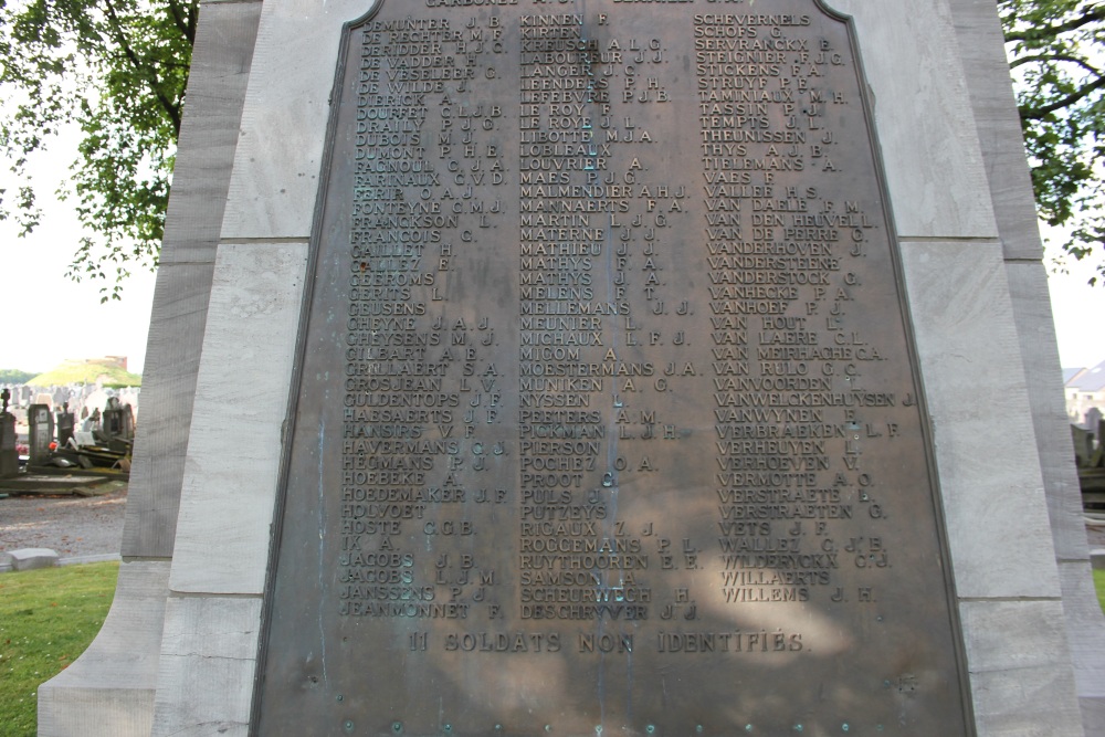 Oorlogsmonument en Belgische Oorlogsgraven Begraafplaats Rhees Herstal #4