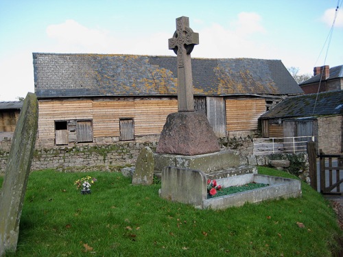 Oorlogsmonument Sutton St. Nicholas #1