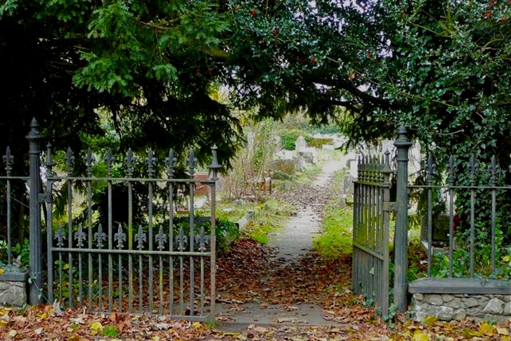 Oorlogsgraven van het Gemenebest St. Peter and St. Paul New Churchyard #1