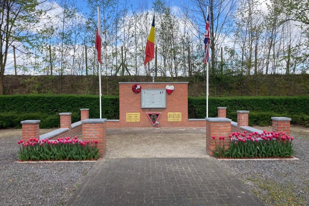 Oorlogsmonument Slachtoffers Bevrijding Beerse #1