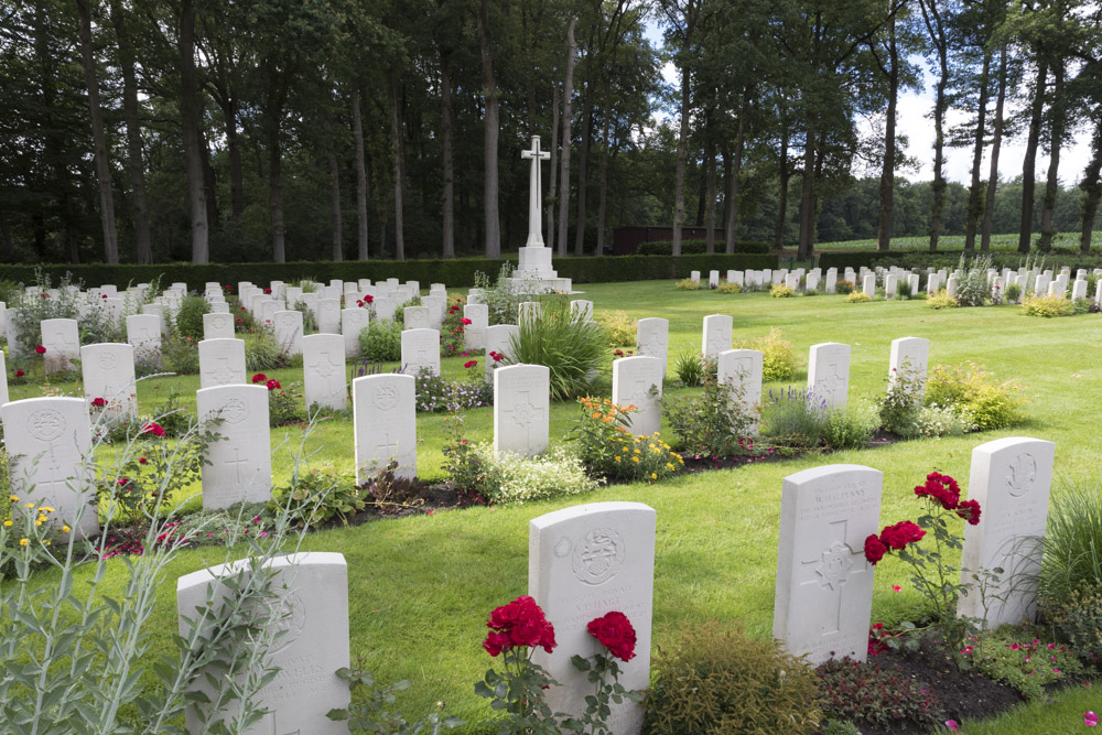 Oorlogsbegraafplaats van het Gemenebest Arnhem Oosterbeek #2