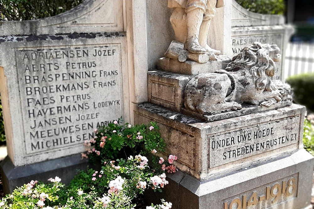 Oorlogsmonument Kerkhof Meerle #4