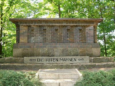 Oorlogsmonument Parchim #1