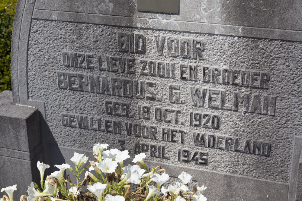 Dutch War Graves Roman Catholic Cemetery Weerselo #2
