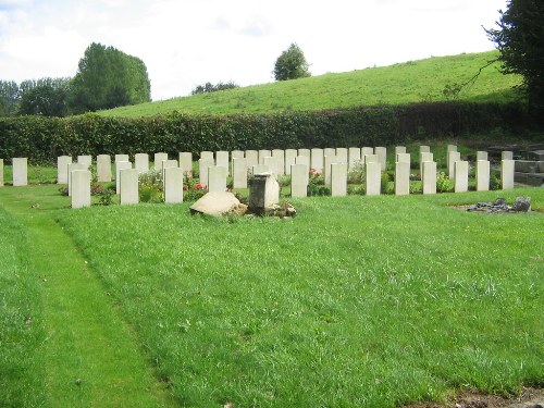 Oorlogsgraven van het Gemenebest Montigny