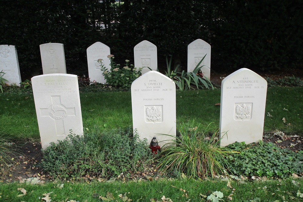 Commonwealth War Graves General Cemetery Crooswijk #3