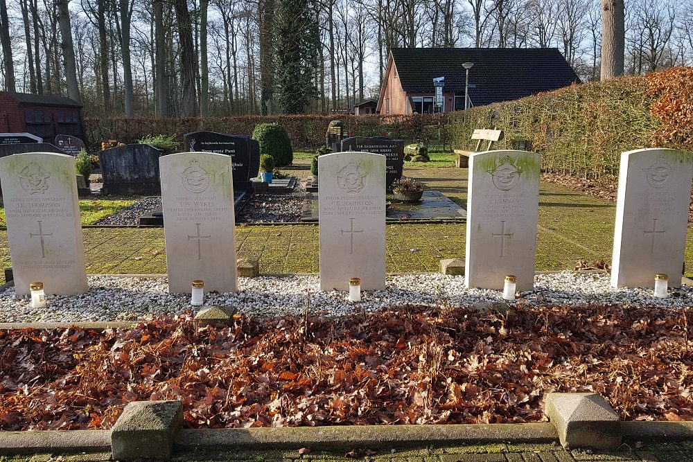 Oorlogsgraven van het Gemenebest Rooms Katholieke Begraafplaats De Lutte